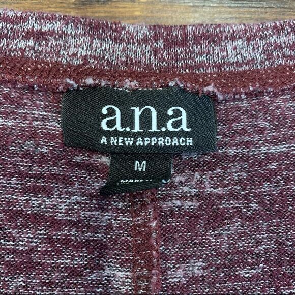 a.n.a Short Sleeve Super Soft Knit Tee Shirt Women's Size Medium Burgundy - Picture 7 of 8